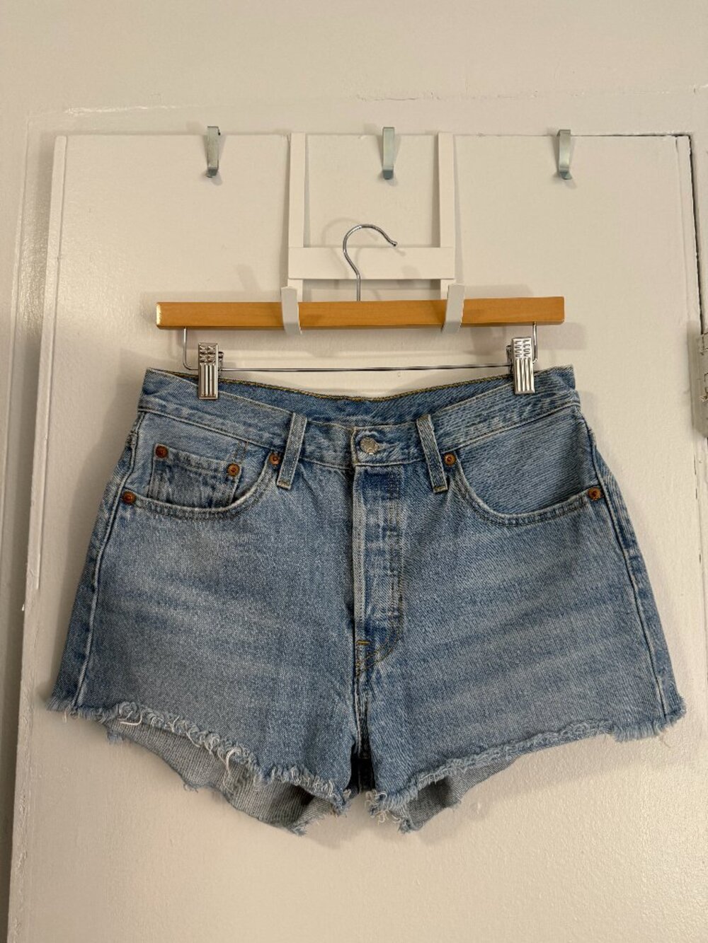 Levi's 501 Shorts - Medium Wash